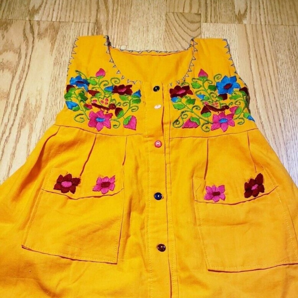 Unbranded Girl's Dress  Fits like Size: Medium - The size tag was cut off.